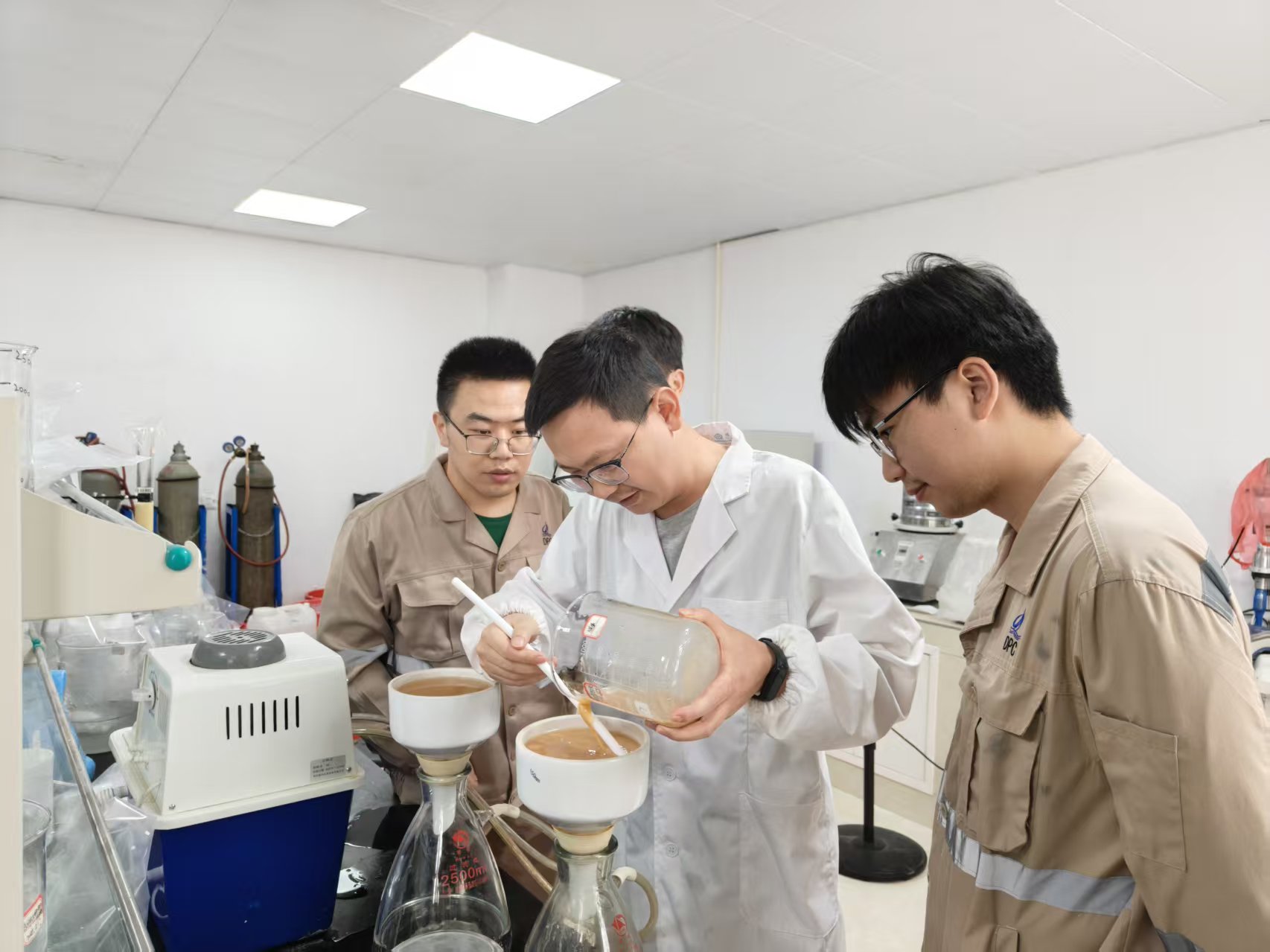扎根锂业，攻坚路上让&ldquo;锂&rdquo;想花开｜Jinnianhui锂业研发部90后工程师徐苗